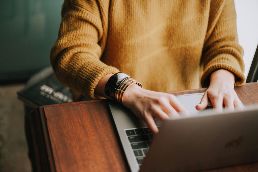DOCTA Estudio Contable — christin-hume-Hcfwew744z4-unsplash